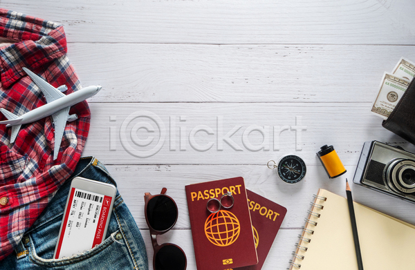 사람없음 JPG 포토 하이앵글 해외이미지 나침반 비행기 비행기모형 선글라스 스마트폰 실내 여권 여행 오브젝트 카메라 카피스페이스