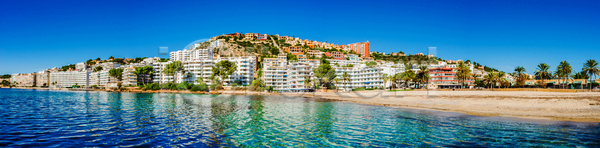 휴식 사람없음 JPG 포토 해외이미지 건물 건축양식 관광지 리조트 만 맑음 모래 바다 섬 수영 스페인 스페인어 야외 언덕 여름 여행 유럽 주택 지중해 태양 파노라마 파란색 하늘 해외포토 호텔 휴가