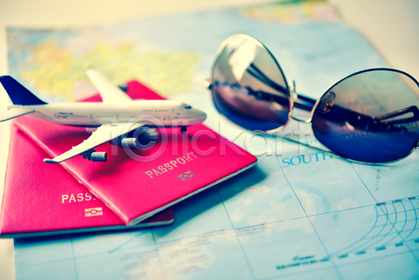 사람없음 JPG 아웃포커스 포토 해외이미지 비행기 비행기모형 선글라스 실내 여권 여행 오브젝트