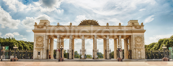 산책 휴식 사람 사람없음 JPG 포토 해외이미지 2016년 5월 9 거리 건축양식 공원 기둥 날씨 대문 도시 러시아 메인 모스크바 문화 바둑 보행자 봄 빛 빨간색 여행객 초록색 최고 튤립 필승 하늘 해외포토 휴가