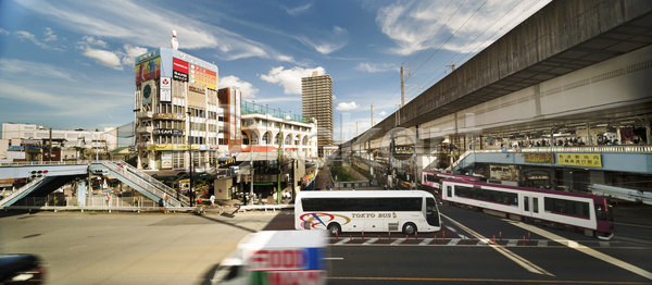 사람없음 JPG 포토 해외이미지 I 거리 건너기 건축양식 겹침 교차로 금속 기차 도로 도시 도쿄 맑음 보행로 보행자 십자가 역 일본 주택 콘크리트 타일 통신 하늘 해외포토