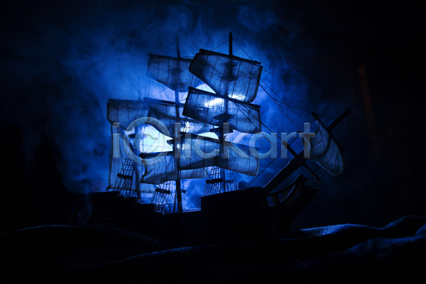 신비 사람없음 JPG 실루엣 포토 해외이미지 돛대 백그라운드 빛 연기 파란색 해적선