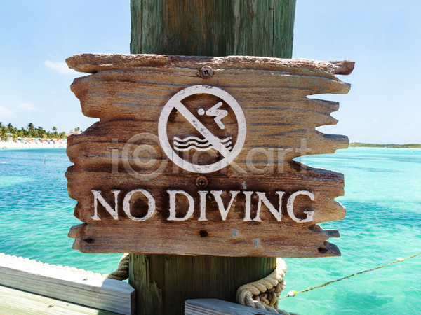 위험 사람없음 JPG 포토 해외이미지 경고 경보 나무 다이빙 목재 물 사인 수영 하늘