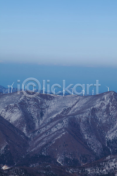 사람없음 JPG 포토 겨울 겨울풍경 눈(날씨) 만항재 산 설경 야외 정선 주간 풍경(경치) 풍력기 함백산