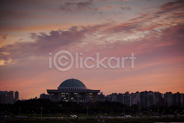 사람없음 JPG 포토 구름(자연) 국회의사당 노을 도시풍경 빌딩 서울 야외 여의도 일몰 주간 하늘
