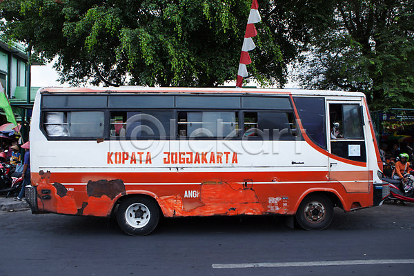 사람없음 JPG 포토 도로 버스 야외 여행 요그야카르타 인도네시아 주간 해외풍경