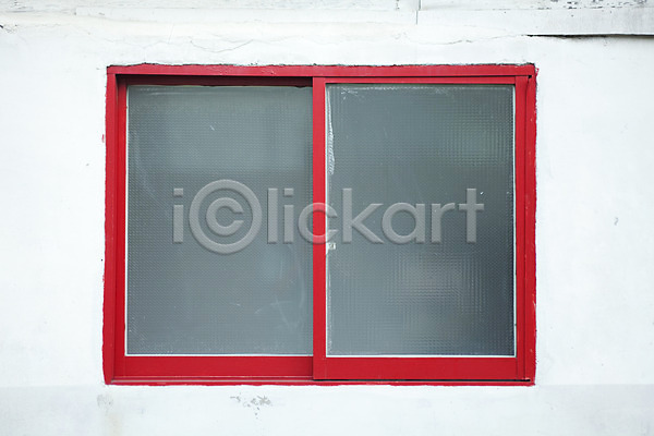 사람없음 JPG 포토 벽 빨간색 야외 주간 창문 창틀 흰배경