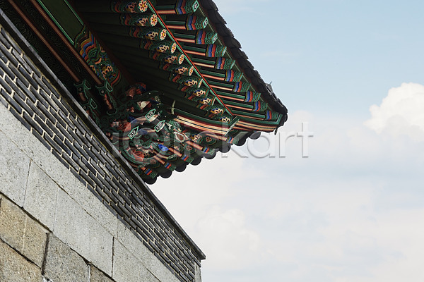 화려 사람없음 JPG 포토 구름(자연) 국내여행 국보 기와지붕 성 성문 야외 여행 전주 전주한옥마을 전통문양 주간 처마 풍경(경치) 하늘 한국건축 한국전통