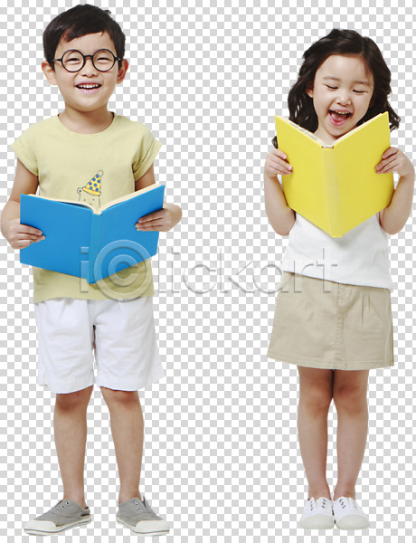 남자 두명 사람 어린이 어린이만 여자 한국인 PNG 앞모습 편집이미지 독서 미소(표정) 서기 안경 응시 전신 책 편집소스