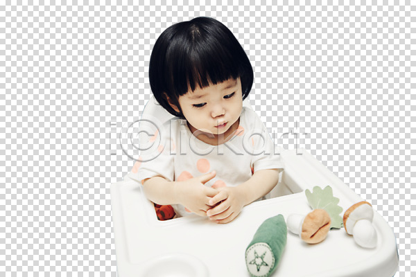 사람 아기 여자 여자아기한명만 한국인 한명 PNG 앞모습 편집이미지 상반신 생각 아기의자 앉기 응시 장난감 편집소스