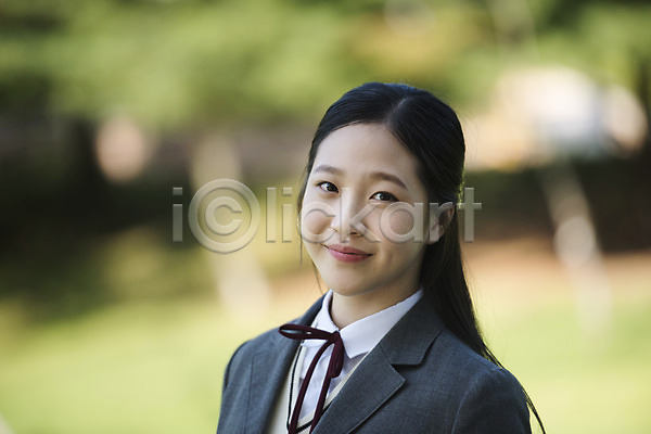 10대 사람 십대여자한명만 여자 중학생 청소년 한국인 한명 JPG 아웃포커스 앞모습 포토 공원 교복 미소(표정) 상반신 십대라이프스타일 야외 여중생 여학생 응시 주간 학생 힐링