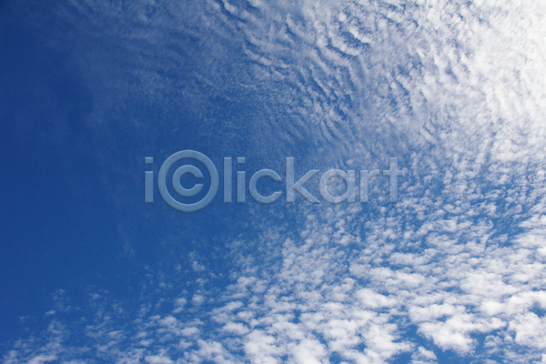 사람없음 JPG 포토 해외이미지 구름(자연) 날씨 내추럴 백그라운드 빛 솜털 야외 자연 장면 추상 파란색 패턴 하늘 햇빛 흐림 흰색