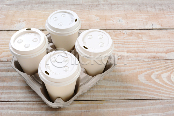 뜨거움 사람없음 JPG 포토 해외이미지 목재 시골 음료 쟁반 종이 카피스페이스 커피 컵 탁자 판지 흰색