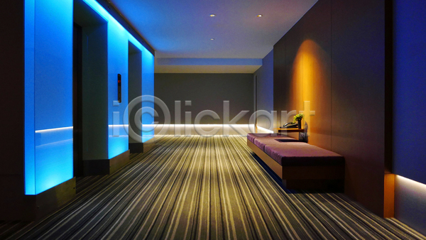 사람없음 JPG 포토 해외이미지 내부 바닥 벤치 벽 빛 실내 의자 장식 조각 출입구 파란색 패턴 호텔