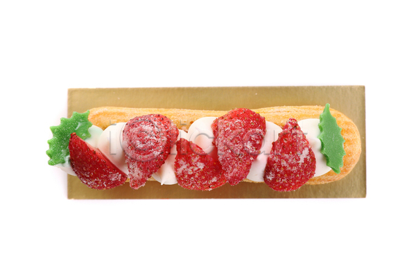 달콤 사람없음 JPG 포토 하이앵글 해외이미지 디저트 딸기 슈크림 실내 에클레어 프랑스음식 한개 흰배경
