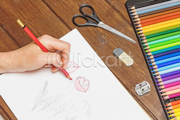 신체부위 JPG 포토 해외이미지 가위(도구) 그리기 그림 색연필 손 연필깎이 지우개