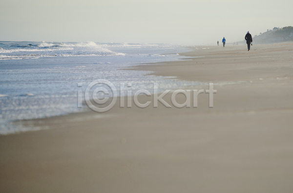 사람 세명 JPG 포토 해외이미지 미국 바다 야외 주간 캘리포니아 해변 해외풍경