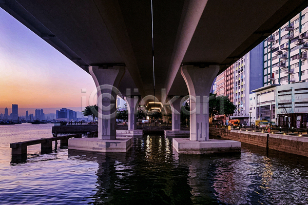 사람없음 JPG 포토 해외이미지 건물 다리(건축물) 다리밑 도시 도시풍경 야간 야외 일몰 풍경(경치) 홍콩