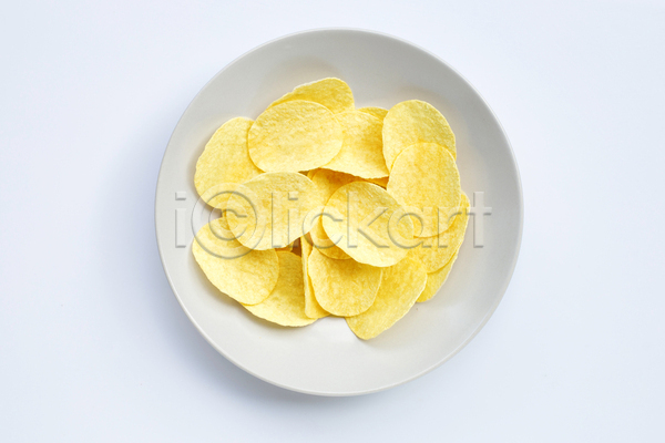 사람없음 JPG 포토 하이앵글 해외이미지 감자칩 과자 그릇 담기 실내 짠맛 흰배경