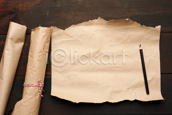 사람없음 JPG 포토 하이앵글 해외이미지 갈색 두루마리 연필 종이 종이호일 찢어짐 포장소품