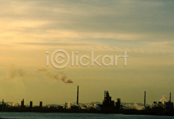 사람없음 JPG 포토 건축 공장 구름(자연) 굴뚝 백그라운드 산업단지 산업시설 시설물 야외 자연 주간 풍경(경치) 하늘 현대건축