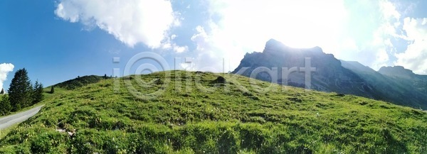 귀여움 산책 평화 활발 사람없음 JPG 포토 해외이미지 고도 구름 그림 다양 도로 동물 땅 루트 바이오 방갈로 방법 베른 산 상품 샬레 소 송아지 스위스 스키 시력 여행 우유 응시 자연 전통 주택 지역 천국 초록색 컬러풀 태양 터치 파노라마 파라다이스 파란색 풍경 하늘 해외포토 휴가