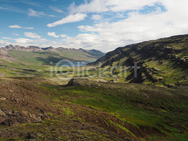 사람없음 JPG 포토 해외이미지 강 개울 계곡 구름(자연) 길 도로 물 방법 북쪽 산 아이슬란드 언덕 여행 절정 초록색 파란색 하늘 호수 황금