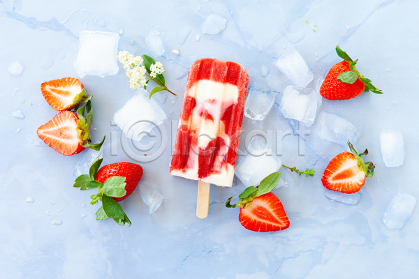 시원함 사람없음 JPG 포토 해외이미지 꽃 딸기 막대아이스크림 빨간색 아이스크림 얼음 허브