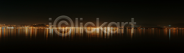 사람없음 JPG 포토 해외이미지 건물 건축양식 고층빌딩 관광지 대도시 도시 도시풍경 도심 등대 랜드마크 명승지 물 바다 반사 비즈니스 스모그 스카이라인 아시아 안개 야간 어둠 장면 저녁 전등 절정 중국 지역 컬러풀 큼 항구 해외포토