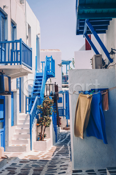 사람없음 JPG 포토 해외이미지 계단 골목길 그리스 빨랫감 산토리니 야외 여름(계절) 여름풍경 주간 주택 하늘