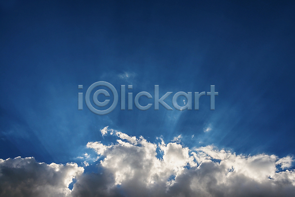 분위기 순수 침묵 평화 사람없음 JPG 포토 해외이미지 계절 구름(자연) 날씨 내추럴 백그라운드 뷰티 빛 산소 솜털 아침 야외 여름(계절) 오존 자연 천국 추상 파란색 하늘 햇빛 환경 흰색