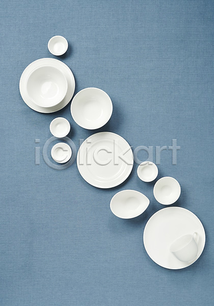 사람없음 JPG 포토 하이앵글 그릇 스튜디오촬영 식기 실내 접시 종지 주방용품 찻잔 파란배경 플랫레이 흰색