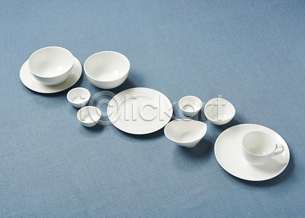 사람없음 JPG 포토 하이앵글 그릇 머그컵 스튜디오촬영 식기 실내 접시 종지 주방용품 찻잔 파란배경 흰색