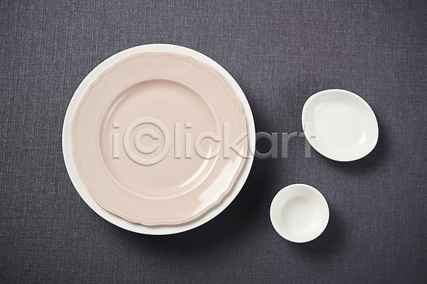 사람없음 JPG 포토 하이앵글 그릇 도자기 분홍색 사기그릇 스튜디오촬영 식기 실내 접시 주방용품 플랫레이 회색배경 흰색