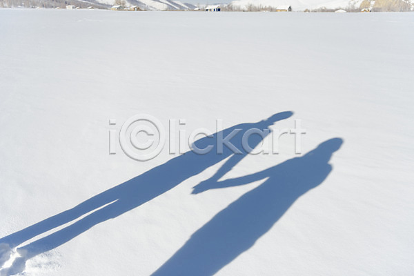 사랑 청춘(젊음) 행복 사람없음 JPG 포토 겨울 계절 그림자 눈(날씨) 몽골 설원 손잡기 야외 주간 커플 흰색