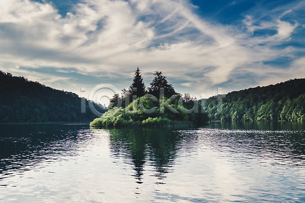 사람없음 JPG 포토 구름(자연) 나무 야외 여행 유럽풍경 주간 크로아티아 풍경(경치) 플리트비체 하늘 해외풍경 호수