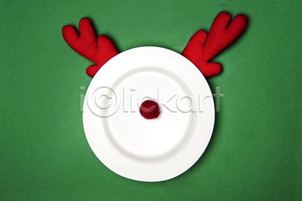 감성 사람없음 JPG 포토 하이앵글 루돌프 루돌프머리띠 빨간코 스튜디오촬영 실내 접시 초록배경 크리스마스 크리스마스용품 플랫레이