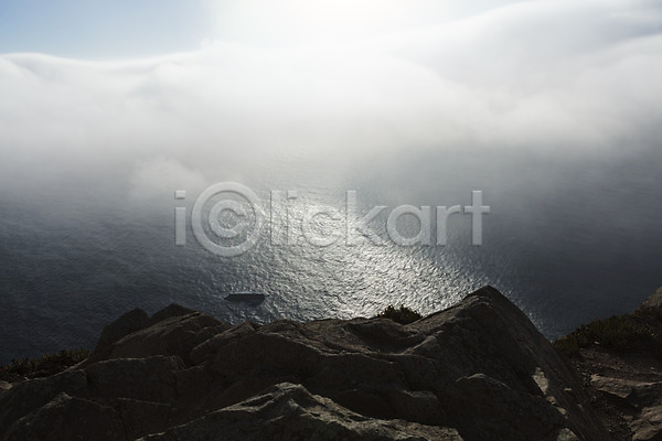 사람없음 JPG 포토 바다 바위(돌) 안개 야외 유럽풍경 주간 포르투갈 풍경(경치) 해외풍경