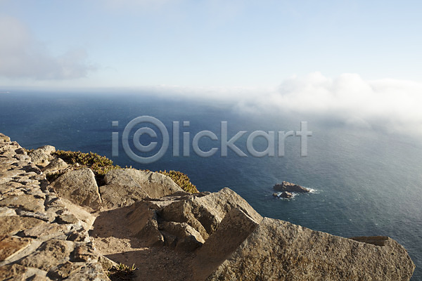사람없음 JPG 포토 바다 바위(돌) 안개 야외 유럽풍경 주간 포르투갈 풍경(경치) 하늘 해외풍경