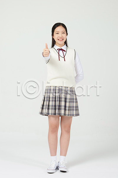 격려 10대 십대여자한명만 여자 중학생 청소년 한국인 한명 JPG 앞모습 포토 교복 미소(표정) 서기 스튜디오촬영 실내 십대라이프스타일 엄지손가락 여중생 여학생 웃음 입학 전신 최고 칭찬 흰배경