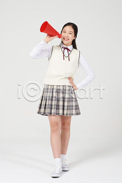 10대 십대여자한명만 여자 중학생 청소년 한국인 한명 JPG 앞모습 포토 교복 들기 미소(표정) 서기 스튜디오촬영 실내 십대라이프스타일 알림 여중생 여학생 외침 입학 전신 주목 확성기 흰배경