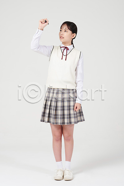 10대 십대여자한명만 여자 중학생 청소년 한국인 한명 JPG 앞모습 포토 교복 기록 볼펜 서기 스튜디오촬영 실내 십대라이프스타일 여중생 여학생 전신 흰배경