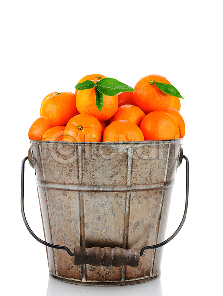 달콤 신선 사람없음 JPG 포토 해외이미지 가득함 건강 과일 귤 맛 바구니 반사 비타민C 세로 수확 숙성 식용 오렌지 음식 잎