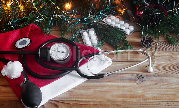 축하 사람없음 JPG 포토 해외이미지 가로 건강 도구 배너 백그라운드 병원 빨간색 알약 약 장식 청진기 치료 크리스마스 풍선 휴가