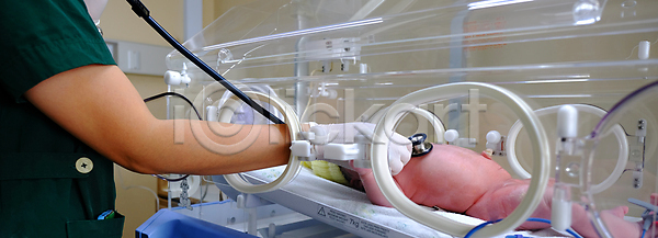 사람없음 JPG 포토 해외이미지 간호 감시 대접 돌봄 모니터 병원 소아과의사 신생아 의사 작음 청진기 치료 해외포토