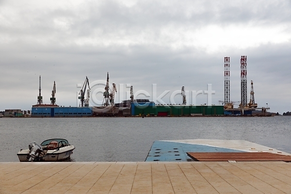 사람없음 JPG 포토 해외이미지 산업시설 산업현장 야외 요트 조선소 주간 하늘 항구 흐림