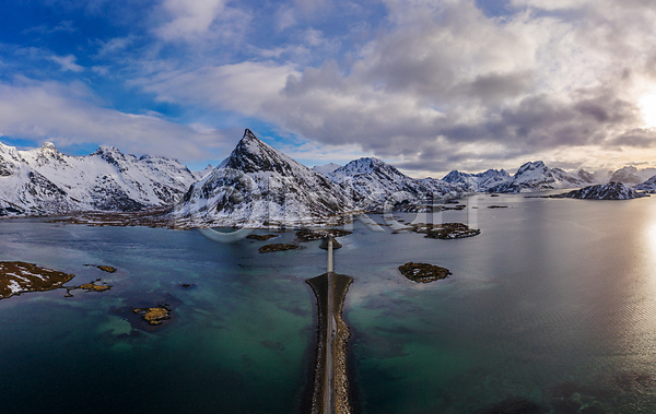 사람없음 JPG 포토 해외이미지 겨울 노르웨이 도로 만 산 섬 스칸디나비아 안테나 자동차 자연 조감도 파노라마 풍경(경치) 하늘