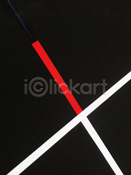 사람없음 JPG 포토 해외이미지 검은색 바닥 법정 분필 빨간색 선 스포츠 아스팔트(도로) 야외 질감 추상 테니스 테이프 파란색 흰색