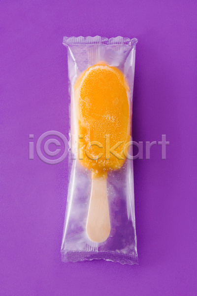 사람없음 JPG 포토 해외이미지 막대아이스크림 보라색배경 비닐포장 실내 아이스크림 오렌지맛 하드