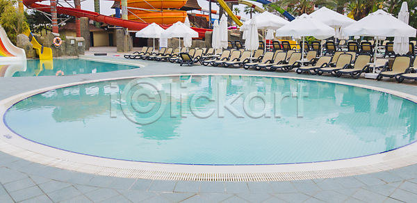 사람없음 JPG 포토 해외이미지 가족 뷰티 선 선베드 수영장 야외 여름 주간 주택 침대 풍경 하늘 해외포토 호텔 휴게실